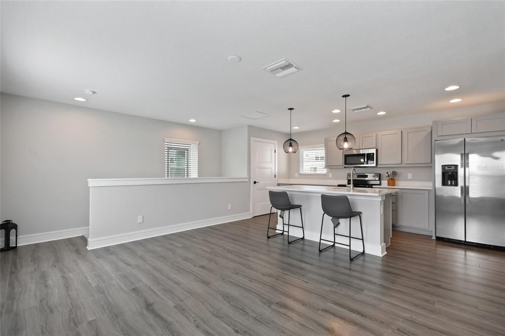 Active With Contract: $1,725 (1 beds, 1 baths, 714 Square Feet)