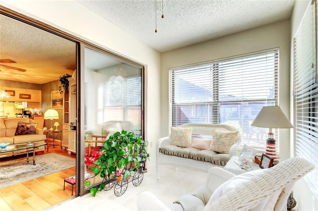 待售: $138,000 (2 贝兹, 2 浴室, 1125 平方英尺)