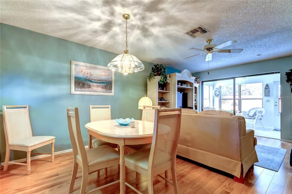 待售: $138,000 (2 贝兹, 2 浴室, 1125 平方英尺)