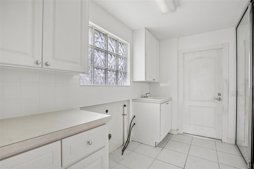 Под контрактом: $350,000 (2 спален, 2 ванн, 1534 Квадратных фут)