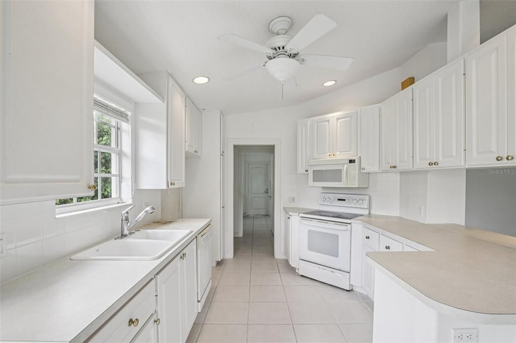 Под контрактом: $350,000 (2 спален, 2 ванн, 1534 Квадратных фут)