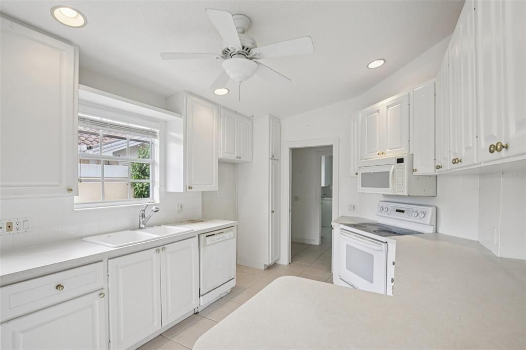 Под контрактом: $350,000 (2 спален, 2 ванн, 1534 Квадратных фут)