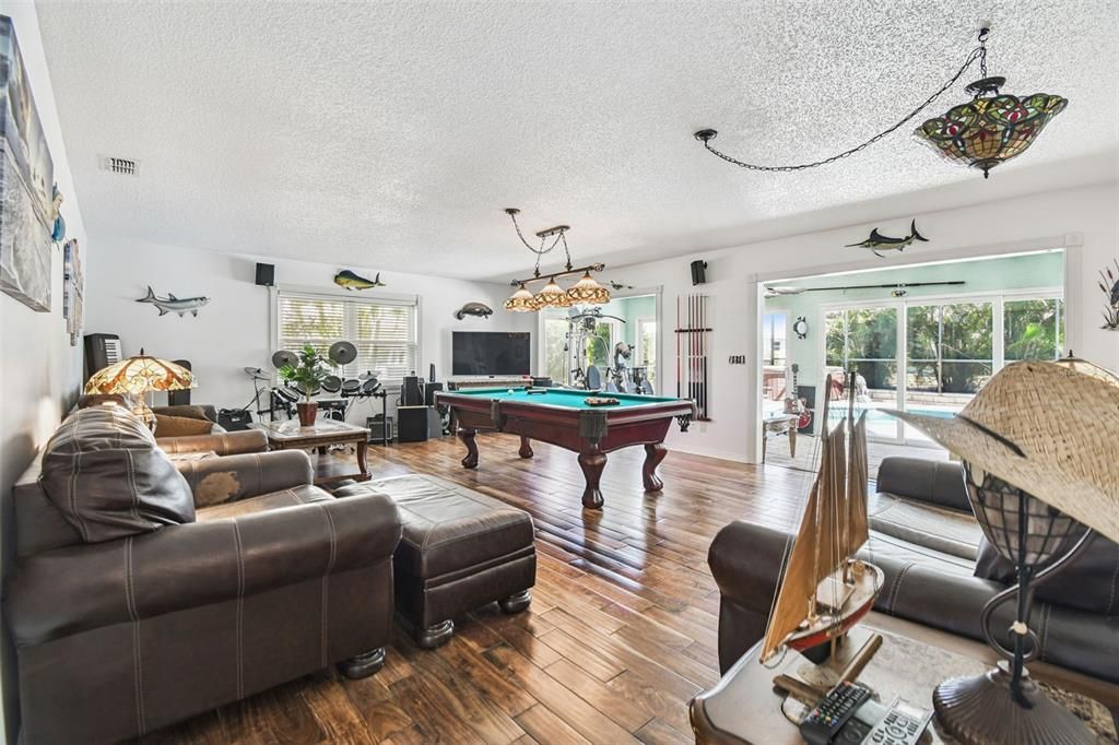 For Sale: $389,000 (2 beds, 2 baths, 1882 Square Feet)