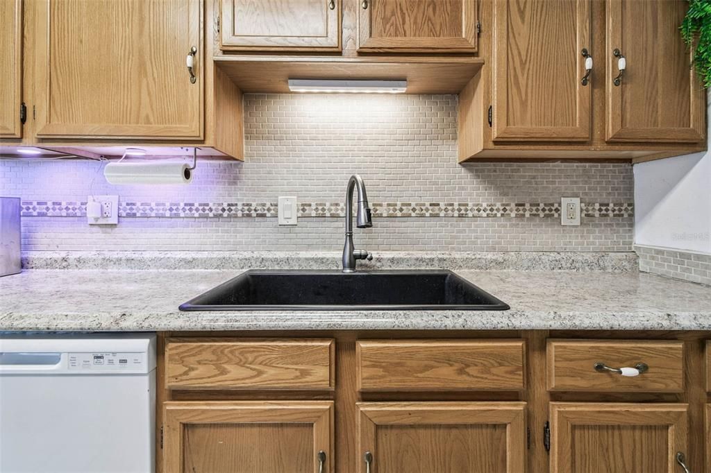 For Sale: $389,000 (2 beds, 2 baths, 1882 Square Feet)