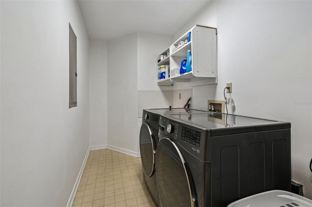 For Sale: $389,000 (2 beds, 2 baths, 1882 Square Feet)