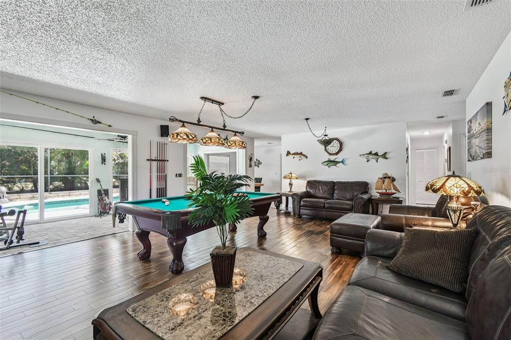 For Sale: $389,000 (2 beds, 2 baths, 1882 Square Feet)