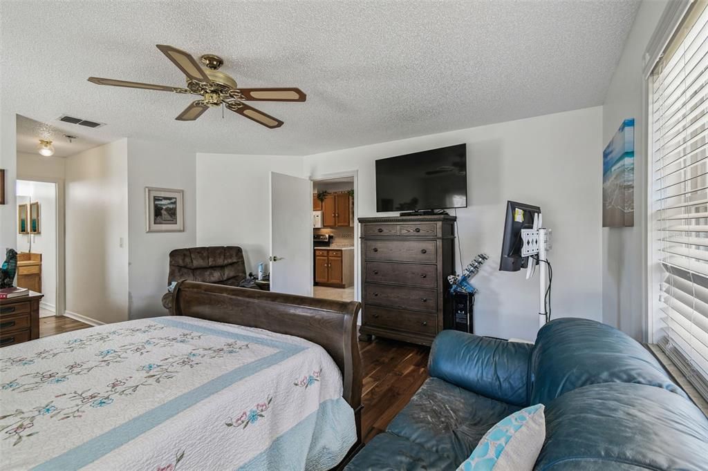 For Sale: $389,000 (2 beds, 2 baths, 1882 Square Feet)
