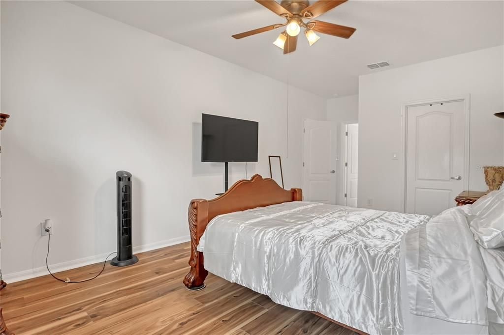 На продажу: $440,000 (4 спален, 2 ванн, 2236 Квадратных фут)