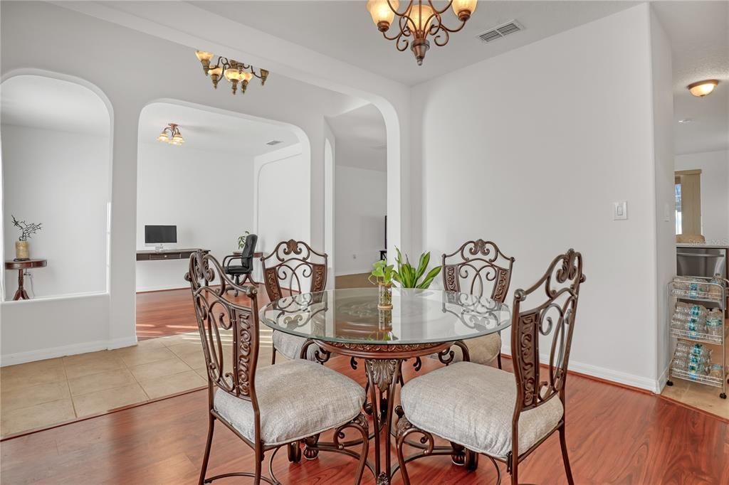 На продажу: $440,000 (4 спален, 2 ванн, 2236 Квадратных фут)