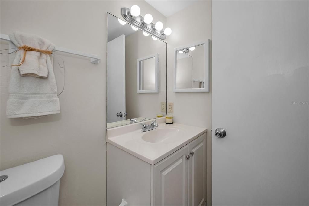 Active With Contract: $125,000 (1 beds, 1 baths, 710 Square Feet)