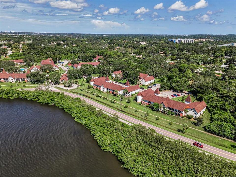 Active With Contract: $125,000 (1 beds, 1 baths, 710 Square Feet)