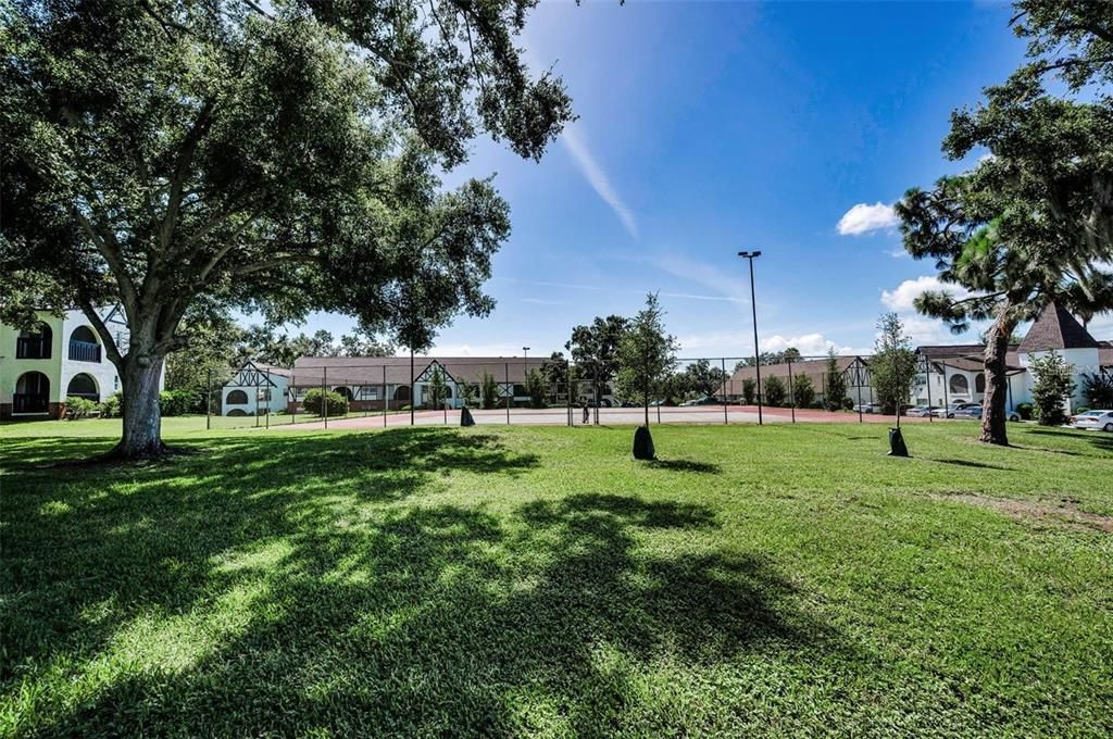 Active With Contract: $125,000 (1 beds, 1 baths, 710 Square Feet)