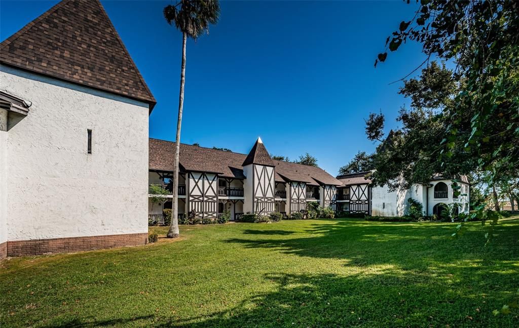 Active With Contract: $125,000 (1 beds, 1 baths, 710 Square Feet)