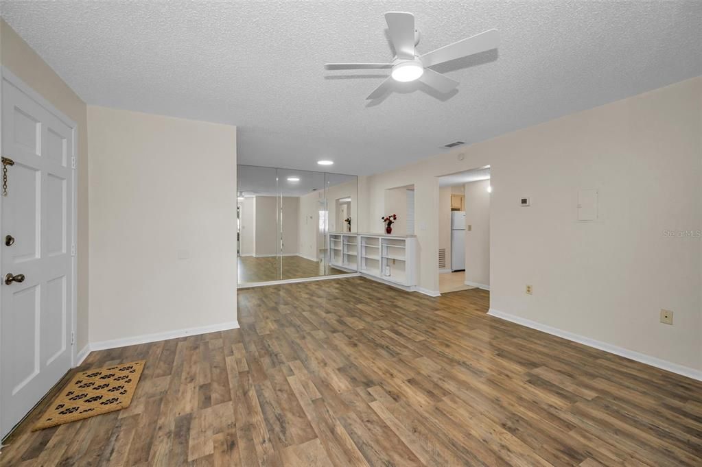 Active With Contract: $125,000 (1 beds, 1 baths, 710 Square Feet)