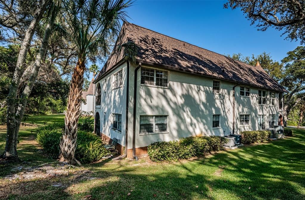 Active With Contract: $125,000 (1 beds, 1 baths, 710 Square Feet)