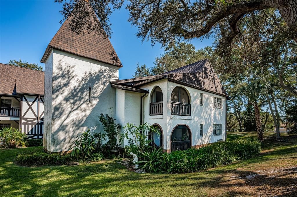 Active With Contract: $125,000 (1 beds, 1 baths, 710 Square Feet)