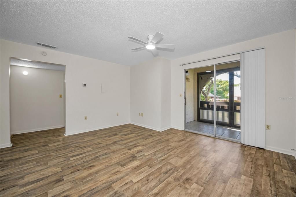 Active With Contract: $125,000 (1 beds, 1 baths, 710 Square Feet)