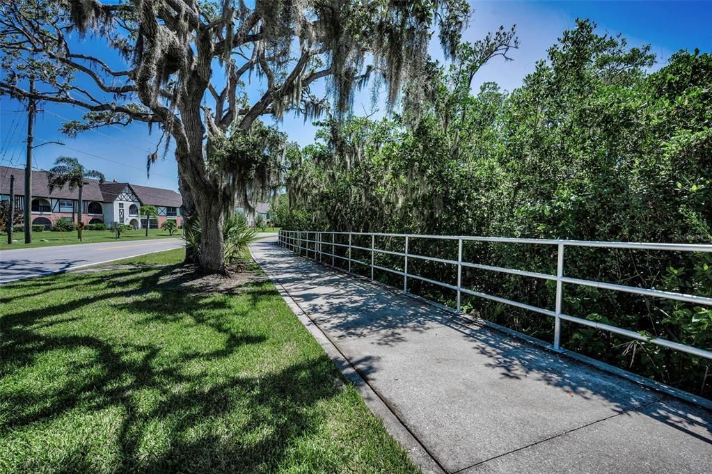 Active With Contract: $125,000 (1 beds, 1 baths, 710 Square Feet)