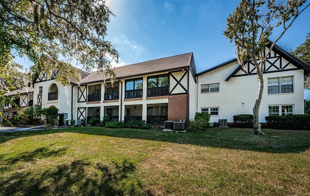 Active With Contract: $125,000 (1 beds, 1 baths, 710 Square Feet)