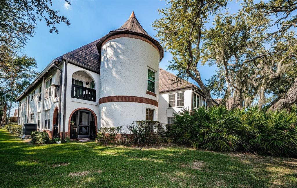 Active With Contract: $125,000 (1 beds, 1 baths, 710 Square Feet)