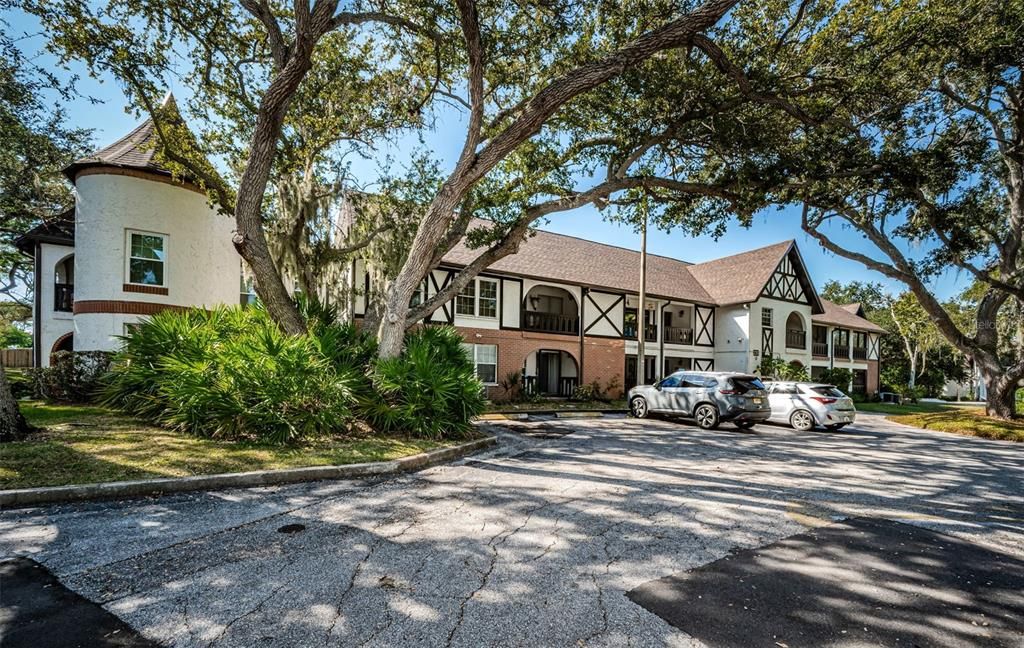 Active With Contract: $125,000 (1 beds, 1 baths, 710 Square Feet)