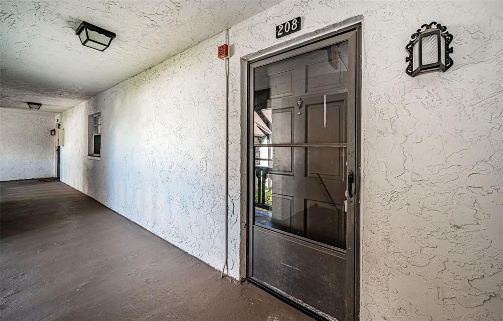 Active With Contract: $125,000 (1 beds, 1 baths, 710 Square Feet)