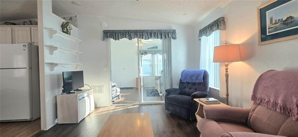 待售: $195,000 (2 贝兹, 2 浴室, 1080 平方英尺)