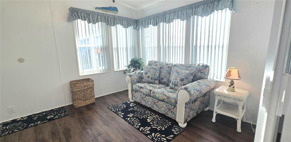 待售: $195,000 (2 贝兹, 2 浴室, 1080 平方英尺)