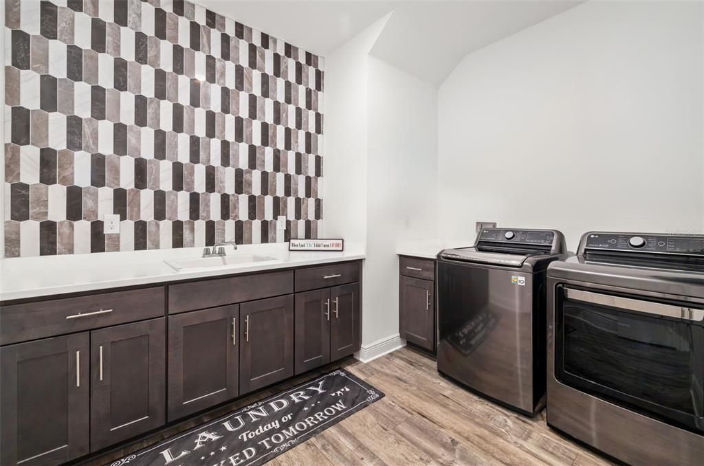 For Sale: $1,000,000 (4 beds, 4 baths, 3542 Square Feet)