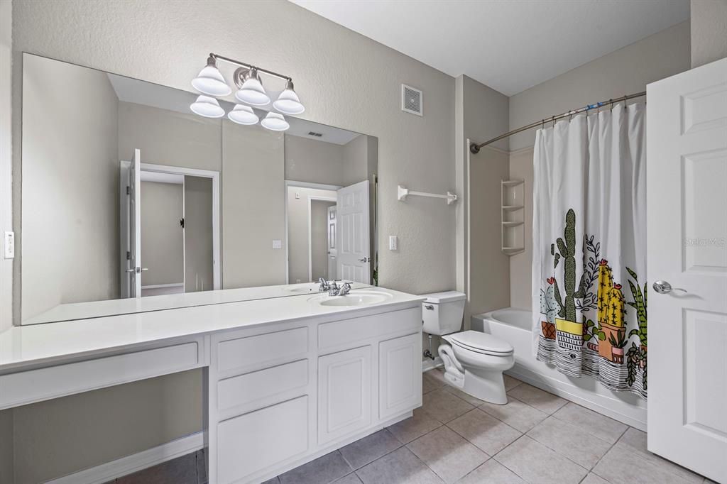 В аренду: $1,700 (3 спален, 2 ванн, 1384 Квадратных фут)