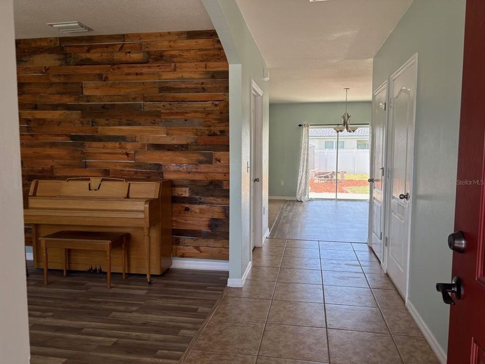 For Sale: $359,900 (4 beds, 2 baths, 2505 Square Feet)