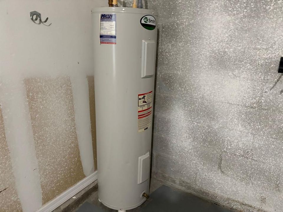 For Sale: $359,900 (4 beds, 2 baths, 2505 Square Feet)