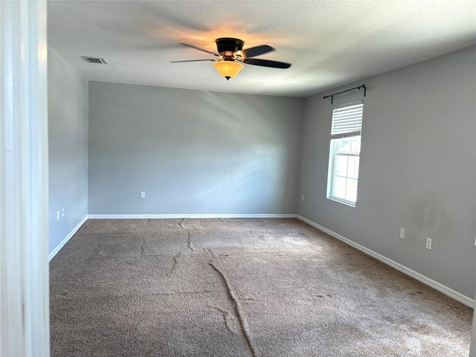 For Sale: $359,900 (4 beds, 2 baths, 2505 Square Feet)