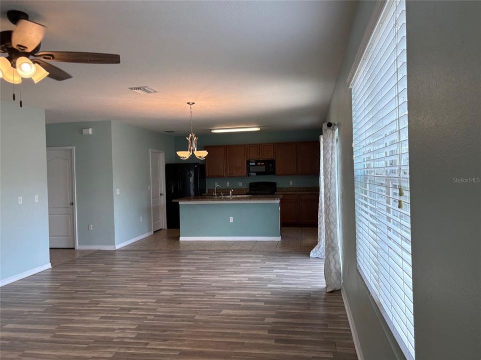 For Sale: $359,900 (4 beds, 2 baths, 2505 Square Feet)