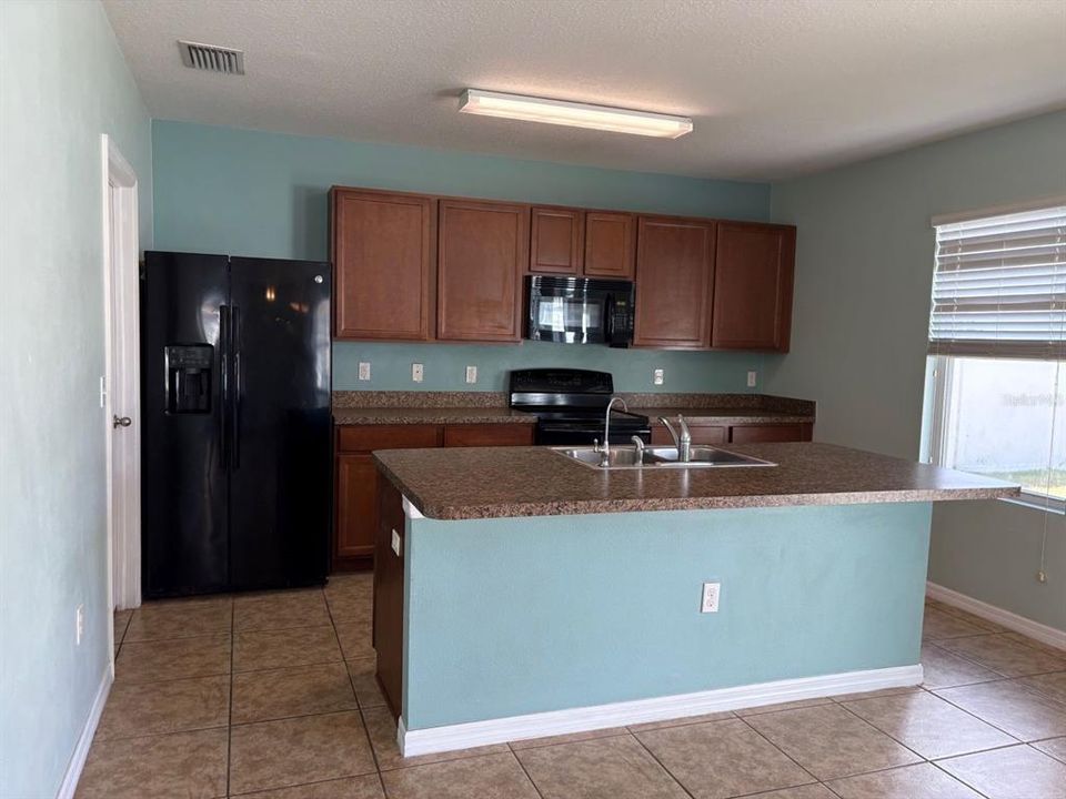 For Sale: $359,900 (4 beds, 2 baths, 2505 Square Feet)