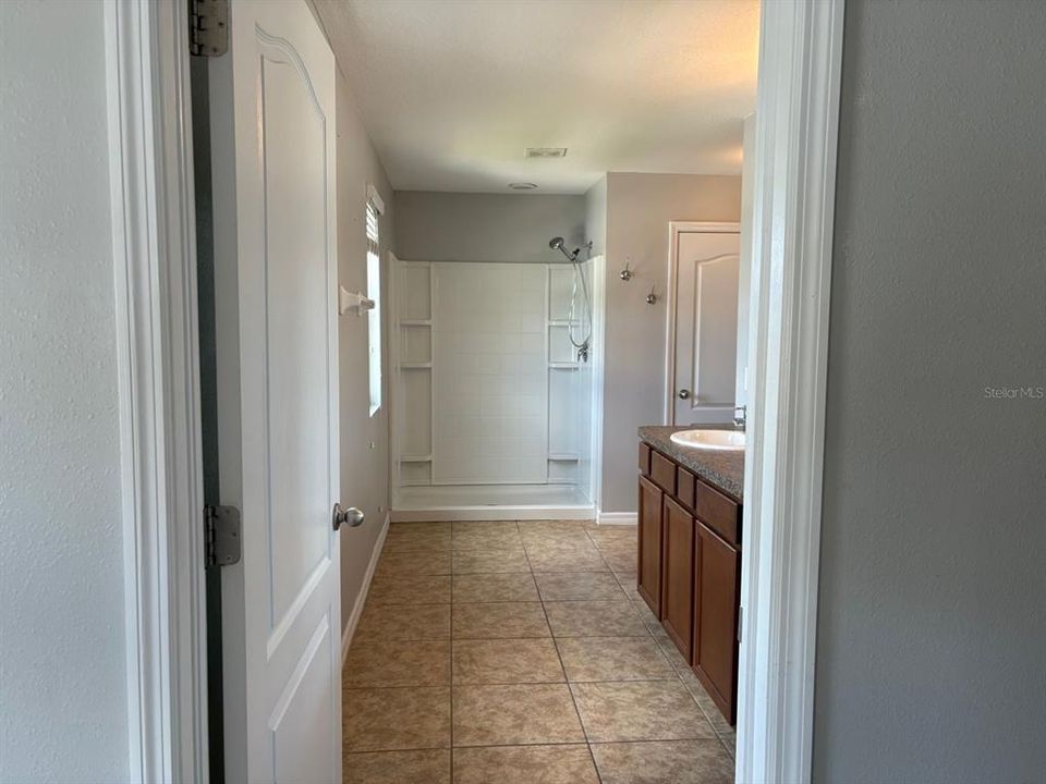 For Sale: $359,900 (4 beds, 2 baths, 2505 Square Feet)