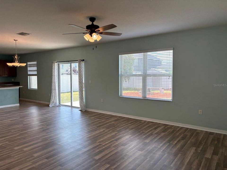 For Sale: $359,900 (4 beds, 2 baths, 2505 Square Feet)