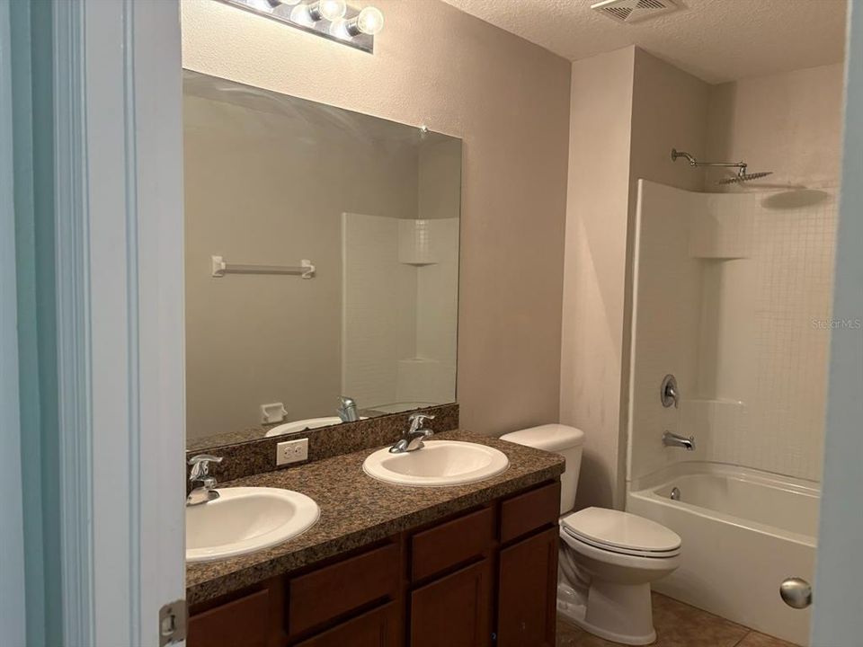 For Sale: $359,900 (4 beds, 2 baths, 2505 Square Feet)