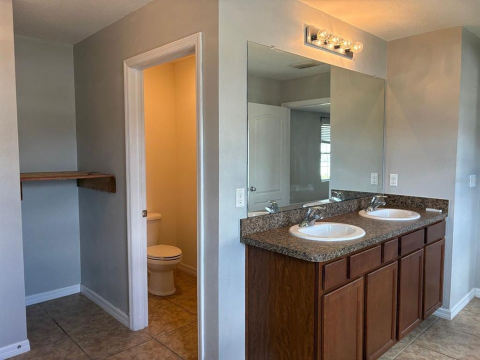 For Sale: $359,900 (4 beds, 2 baths, 2505 Square Feet)