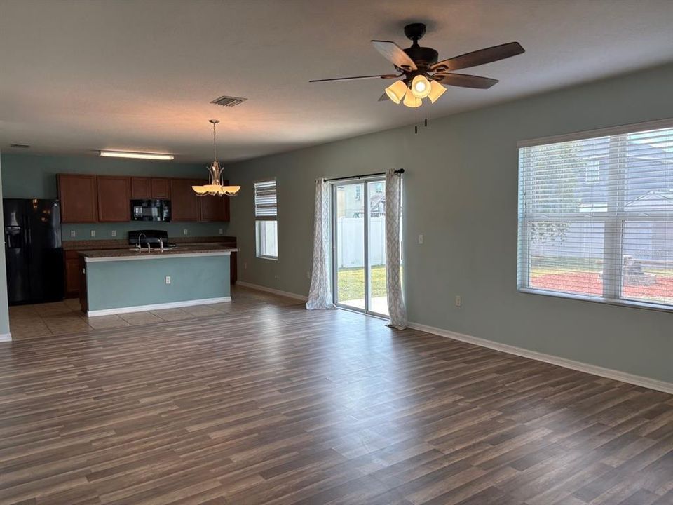 For Sale: $359,900 (4 beds, 2 baths, 2505 Square Feet)