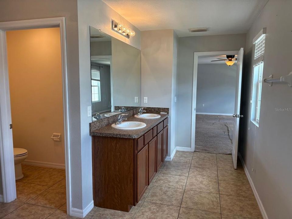 For Sale: $359,900 (4 beds, 2 baths, 2505 Square Feet)