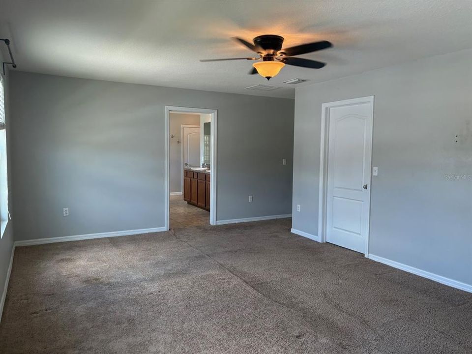 For Sale: $359,900 (4 beds, 2 baths, 2505 Square Feet)