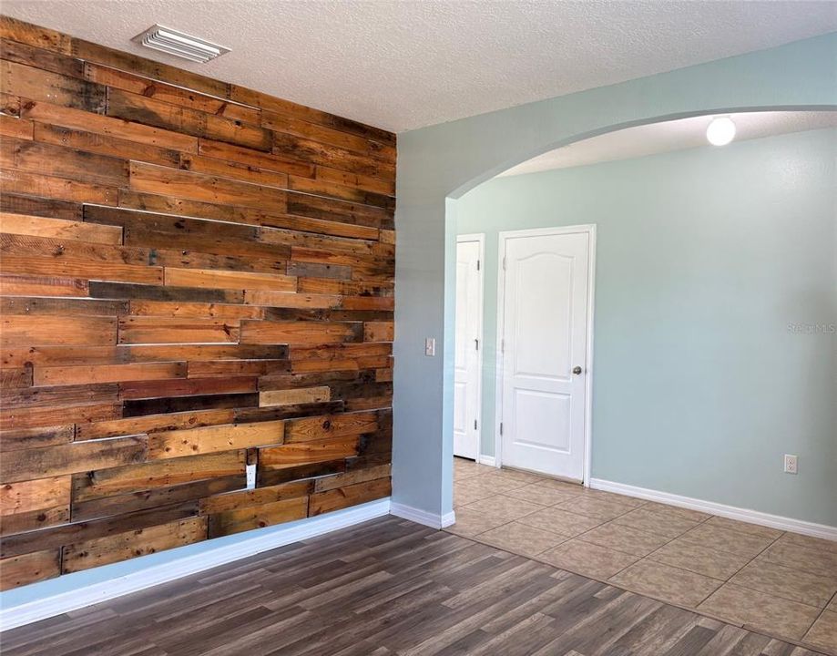 For Sale: $359,900 (4 beds, 2 baths, 2505 Square Feet)
