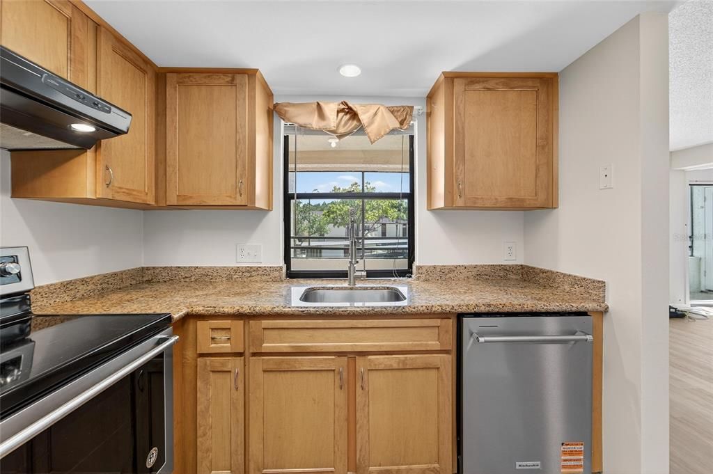 待售: $160,000 (1 贝兹, 1 浴室, 576 平方英尺)