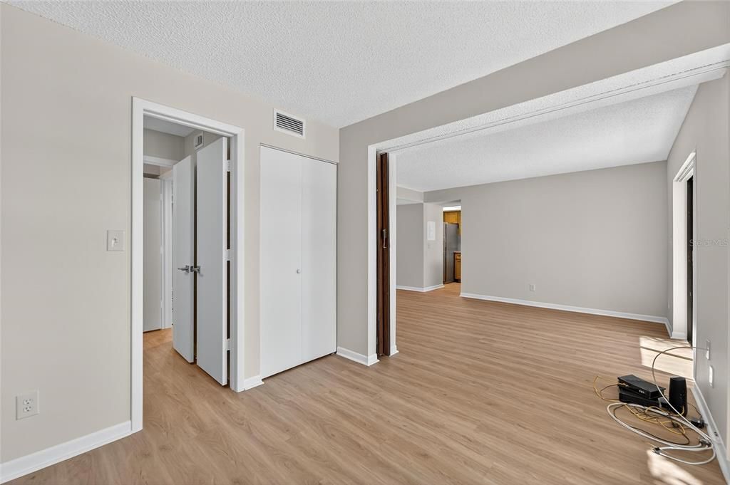 待售: $160,000 (1 贝兹, 1 浴室, 576 平方英尺)