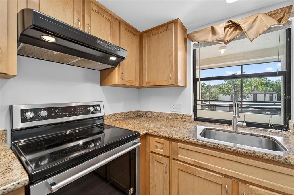 待售: $160,000 (1 贝兹, 1 浴室, 576 平方英尺)