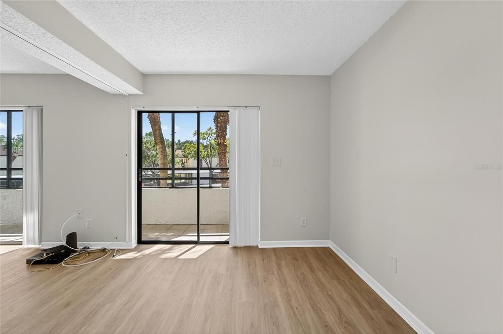 待售: $160,000 (1 贝兹, 1 浴室, 576 平方英尺)