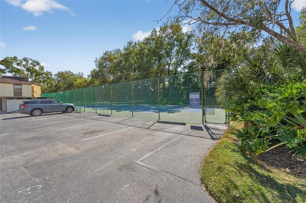 待售: $160,000 (1 贝兹, 1 浴室, 576 平方英尺)