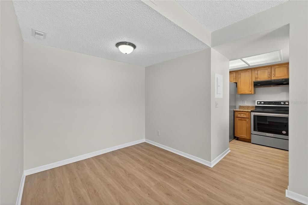 待售: $160,000 (1 贝兹, 1 浴室, 576 平方英尺)