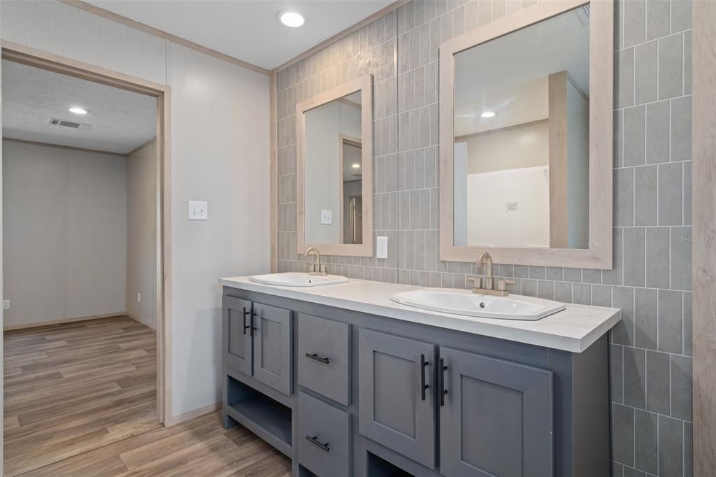 For Sale: $245,000 (3 beds, 2 baths, 1475 Square Feet)